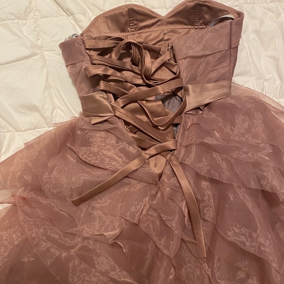 Dusty Rose layered dress with long train - Picture 3 of 3